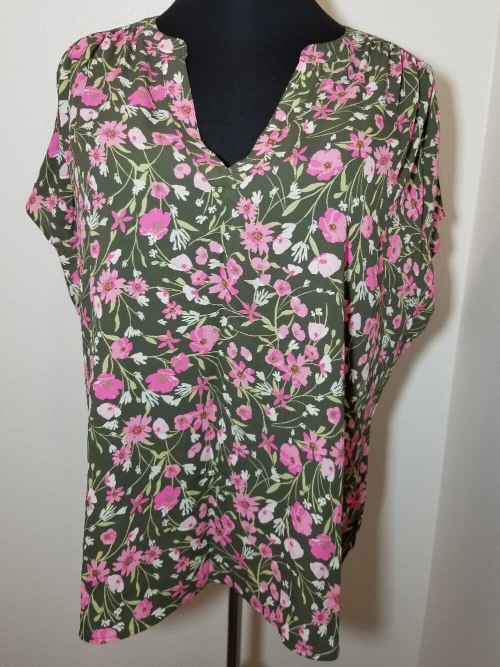 EVRI Womens 2X Green Floral V-Neck Blouse Reto Cottage Boho Office Hippie City